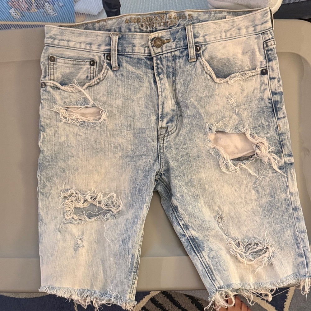 Distressed Light Wash Denim Men’s Shorts